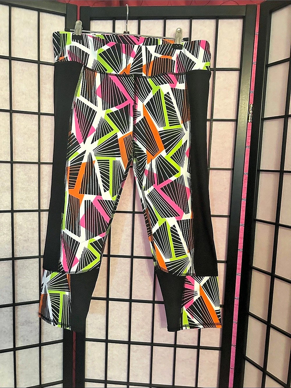 Fabletics Women's Geometric Athletic Leggings in Black & Pink